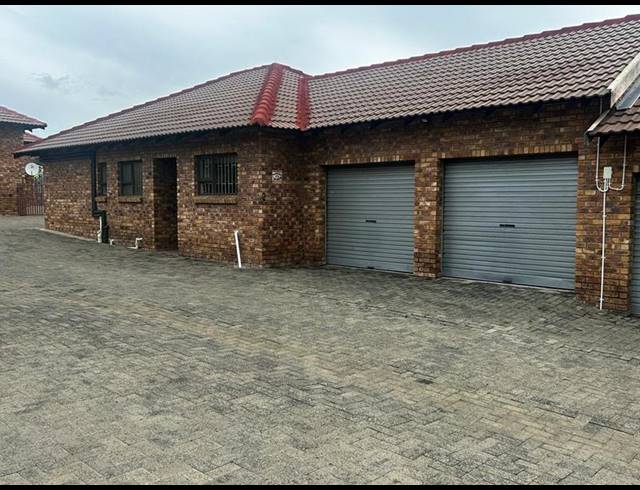 2 BEDROOM TOWNHOUSE FOR SALE IN MEYERVILLE